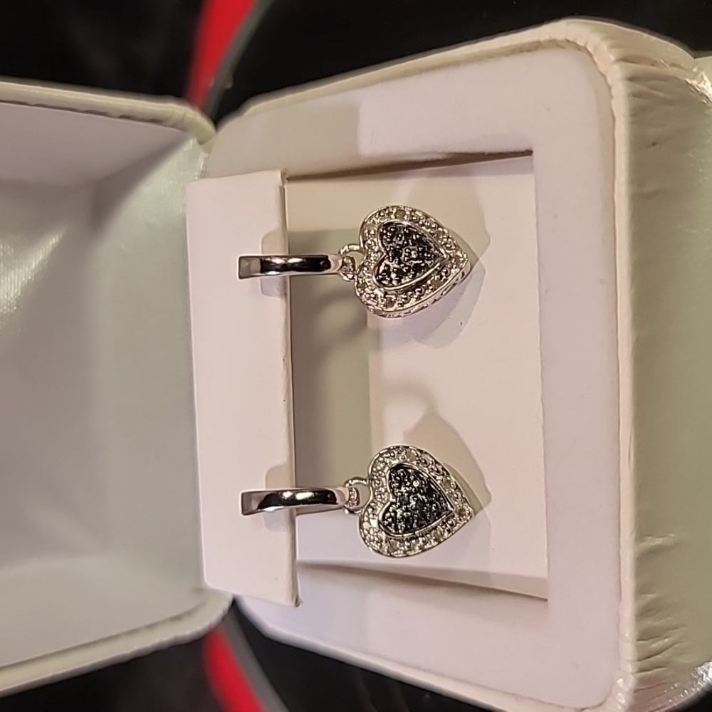 0505. NWTs ~ White Gold Over 925 Sterling ~ Black & White Diamond Hearts ~ Hoops